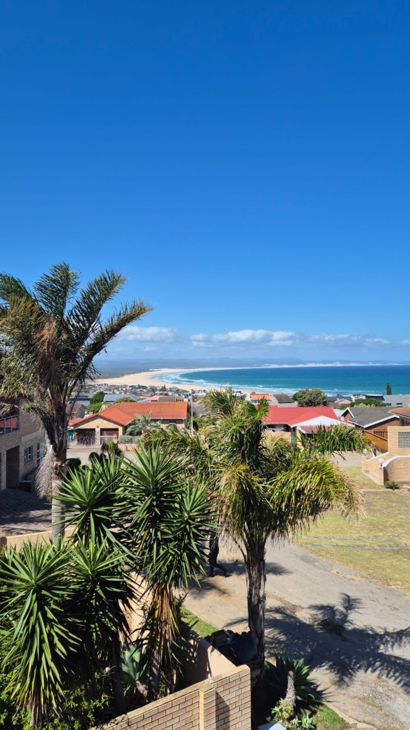 4 Bedroom Property for Sale in Wavecrest Eastern Cape